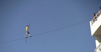 Nik Wallenda does a high wire walk across US 41 in Sarasota