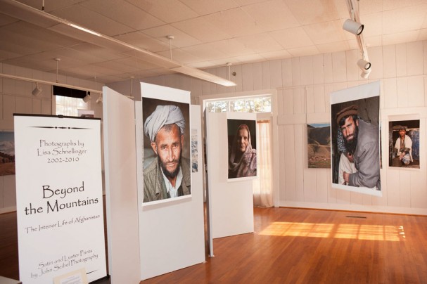 Photographic exhibition printed on fabric