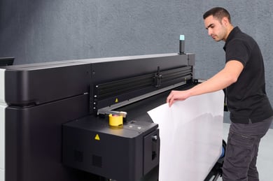 HP Latex R530 Loading Flexible 02_3384507