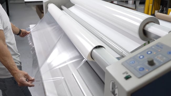 PRINT_SHOP_LAMINATOR_STILL_01